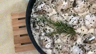 Куриные тефтели с грибами в сливочном соусе