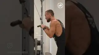 Розгинання рук на блоці с ЄЗ-руків‘ям #armsday #бібліотекавправ #тріцепс