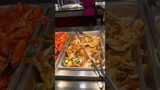 Motorista de caminhão almoçando nas estradas americanas