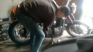 БМВ р35 завелся и поехал.