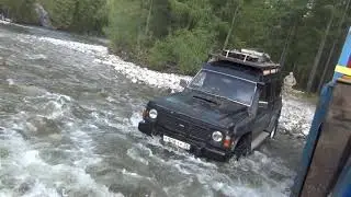 Проходим брод в высокую воду под бортом камаза