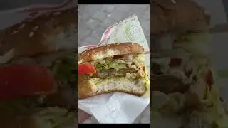OLDSCHOOLOWY HAMBURGER Z NIEPOZORNEGO OKIENKA