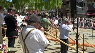 Leavenworth Alphorn Flashmob: Musical Magic in the Bavarian Village