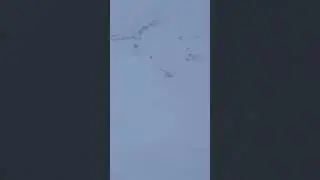 5го января на Эльбрусе, на высоте 4км, было слегка ветренно😂(в красной куртке это я🫣)