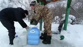 Едем на родник за водой.