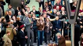 Танцевально-музыкальный флеш-моб (The T-Mobile Welcome Back)