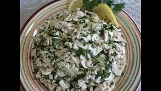 Очень вкусный салат из сырых шампиньонов. *Very tasty salad of raw mushrooms*
