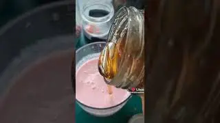 молочный коктейль с красной смородиной