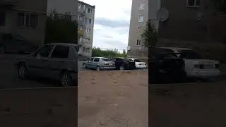 18 мкр  города Караганды - слева пятиэтажка дом № 3, справа девятиэтажка дом № 4 2-ого Сентября