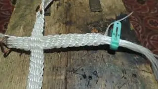 Уздечка для лошади из тюковой веревки.