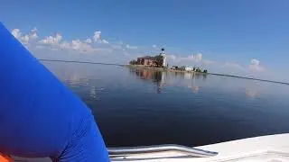Подплываем к острову