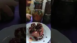 HOW TO EASILY PEEL A POMEGRANATE