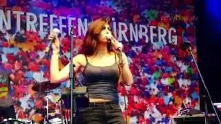 Hot Arab Woman singing about Flirting