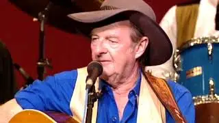Slim Dusty ft. Joy McKean - Walk A Country Mile