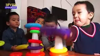 Бакчада кичинекей тайпаларга билим берүү. 
