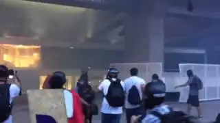 Black Blocs atacam prédio da FIESP em São Paulo.