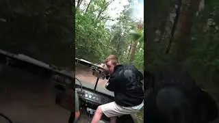 Экстремальное путешествие: Стоя на УАЗике без крыши в лесу. Чуть не вывалился за борт!