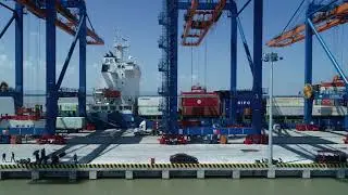 Loading of containers in the truck in Port or Harbour