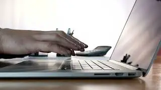 Man typing on a laptop in the desk