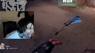 xQc yells at teammate to get his OP