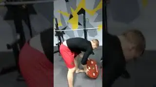 Мачете не смсит пока Саня , ведёт маршрутку!)