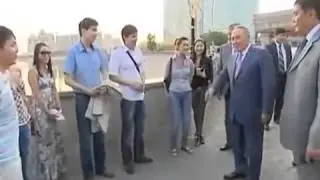 Назарбаев гуляет по Астане