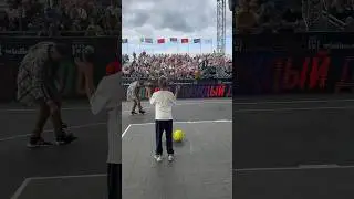 Показал как нужно работать с аудиторией 🏀 #freestyle #basketball #yazakrutil #dimavasilov