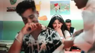 قال لها "هزي رجليك" أمام التلاميذ 😳 ف..... شاهد ماذا حدث 😱