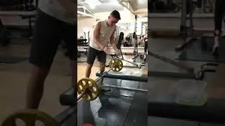 Чуть не придавило штангой😟