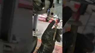 замена болта подрамника 