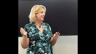 Claudia Kimich und der Selbstbewusstseinstrank