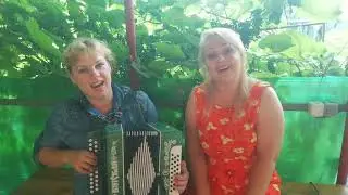 Арина Кириллова и Наша Дарья-Ой при лужке