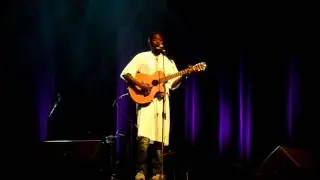 BOUBA KIRIKOU CHANTE EN ESPAGNOL A SA FAÇON