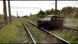 Поезд просто разорвал УАЗ на части..
