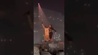 Похоже, что Travis Scott сделал это, чтобы обезопасить фаната от пиротехники.🤔