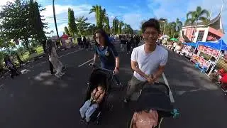 CFD pakai sepatu roda sambil mendorong stroller