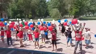 "Танцевальный флэшмоб ко дню России"