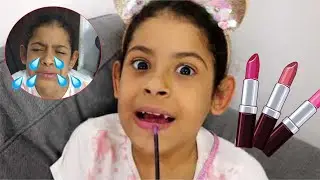 SOFIA finge chorar para ganhar roupas, sapatos e maquiagens