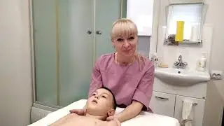 Массаж воротниковой зоны ребенку в положении лёжа на спине.