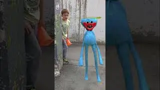 Huggy Wuggy in real life! 