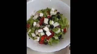 Греческий салат с куриным филе и без лука #shorts