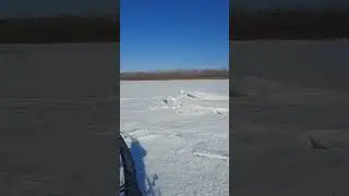 Идеальная погода для путешествий на аэролодке по замерзшей реке Обь. 