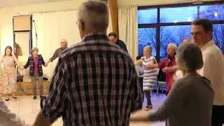Rond de LANDÉDA chanté dans la ronde - Fest deiz à PLOUNÉOUR MENEZ