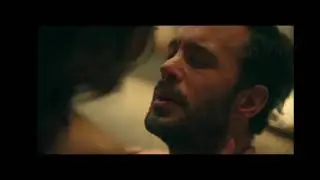 BarışArduç HandeErçel Ateşli Öpüşme Sahnesi 
