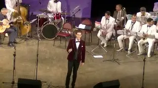 Как много девушек хороших.