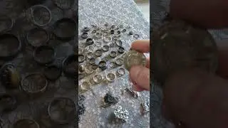 что теряют в воде на пляжах Германии??!