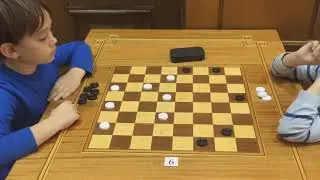 Юные таланты играю в шашки | #русскиешашки