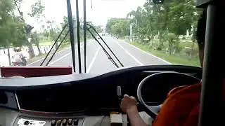 Balapan Bus Dan Pick Up di Jalan Raya Sangat Membahayakan || Sopir Pick Up Tak Mau disalip