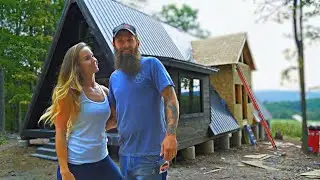 TIMELAPSE- Couple Builds House in 20 Minutes