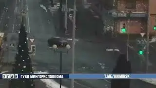 Kia вылетел в столб в Минске